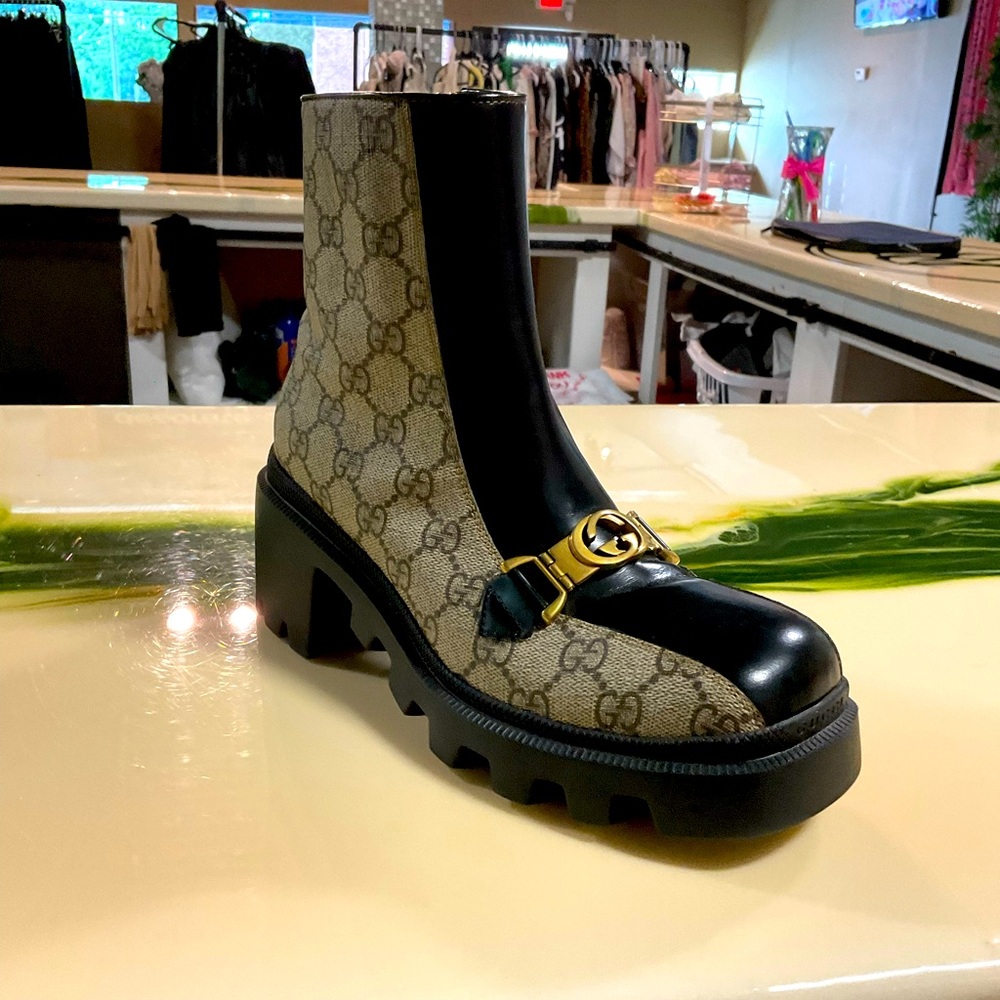 Gucci Leather boots